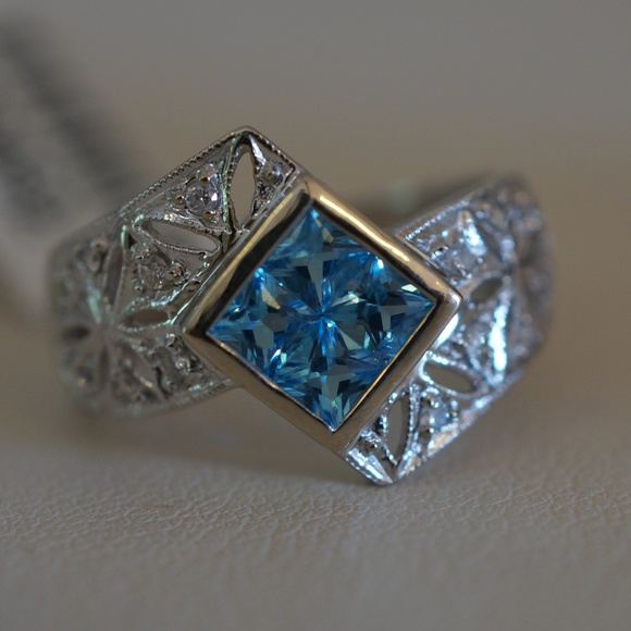 Jewelry - 14KW Gold Genuine Blue Topaz & Diamond Ring.